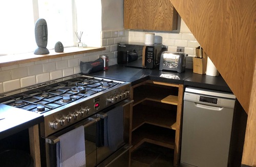 Shipston on Stour Cottage | Cosy Character Grade 2 Listed Cottage with Wood Fired Hot Tub
