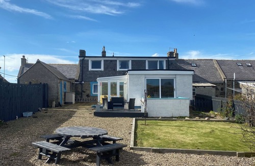 Portsoy House | Cosy coastal cottage in Portsoy, Scotland with beautiful sea views