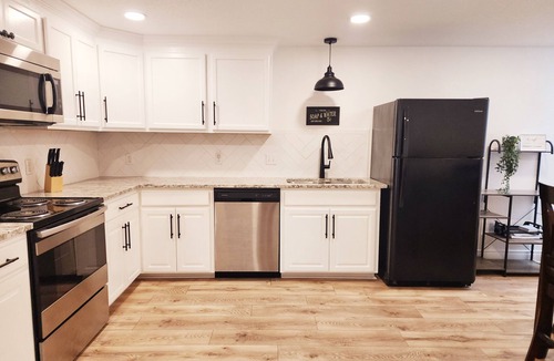 West Plains Apartment | Cozy 2-Bedroom Apartment Suite