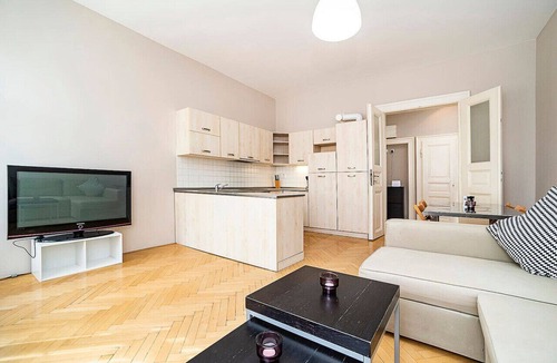 Zizkov Condo | Cozy and sunny apartment in uptown