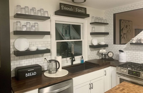 Fenton House | Cozy Lakefront home