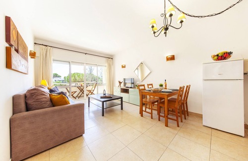 Praia da Rocha Apartment | Curaçao Apt on Praia da Rocha w/Pool Access