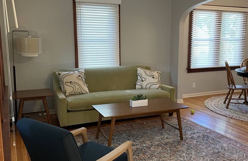 Madison House | Cute house close to hospital, UW, shops, bike trails and restaurants