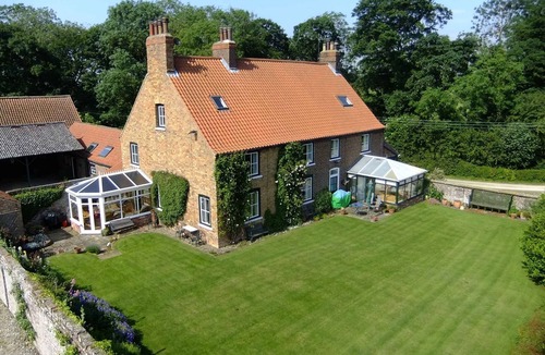 Filey Cottage | Dale Farm Holidays in the stunning Yorkshire Wolds near Filey Bay (3 bed 3 bath)