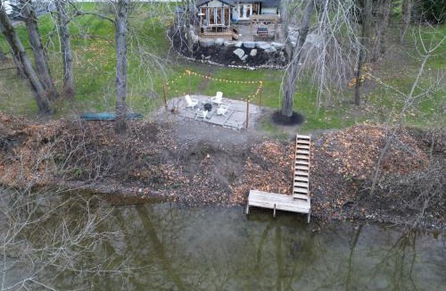 Bayham Villa | Disconnect From Reality/River House/Hot Tub/Pet Friendly