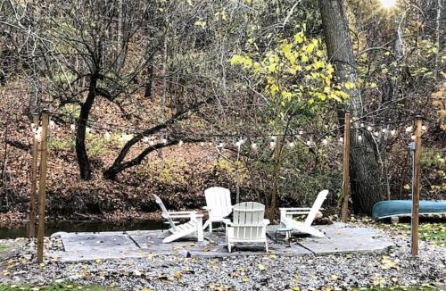 Bayham Villa | Disconnect From Reality/River House/Hot Tub/Pet Friendly