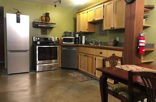 Nelson Apartment | Downtown, Wheelchair accessible, 1 BR suite- Pet Friendly.