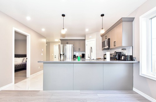 Woodstock House | Elegant cozy 3 bedrooms, 2 bathrooms home with 1 King bed, 2 Queen beds
