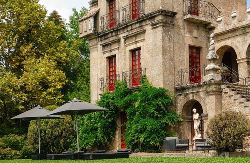 Bico House | Elegant Historical Riverside Manor