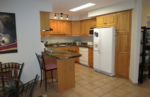 Okanagan-Similkameen Condo | Executive Lakeshore Condo bordering the lake, the KVR trail and Lions Gardens.
