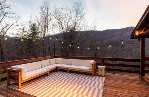 Phoenicia House | Fawn Hill Cabin: Cozy Log Cabin in Phoenicia w/Year-Round Swim Spa