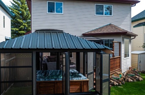 Arbour Lake House | Full House, Hot Tub, Gym, Massage Chair, Sauna