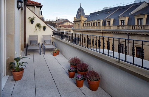 San Sebastian Centro Apartment | Garibay Terrace by FeelFree Rentals