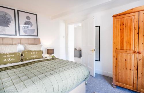 Stroud Apartment | Gloucester Street Nest - 3BR Flat for 6 Guests