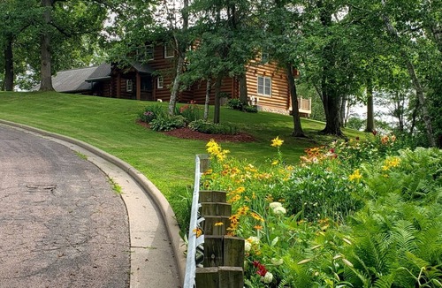 Independence House | Gorgeous Log Home featuring 8-person outdoor HOT TUB-available year round.