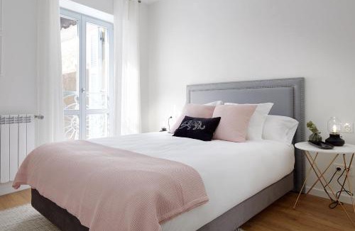 Hondarribia Historic Center Apartment | H SUITE2A by Smiling Rentals