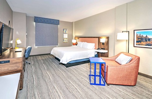 Ottawa Division Hotel | Hampton Inn by Hilton Ottawa