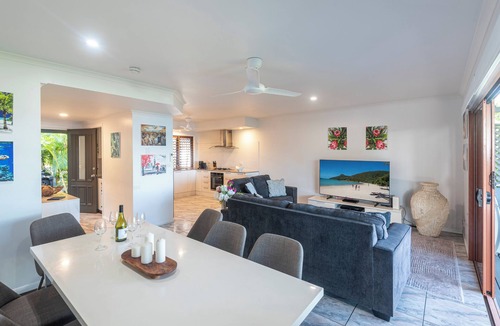 Hamilton Island Apartment | Heliconia Grove 2, Lovely Apartment on Hamilton Island