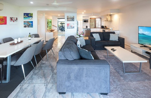 Hamilton Island Apartment | Heliconia Grove 2, Lovely Apartment on Hamilton Island