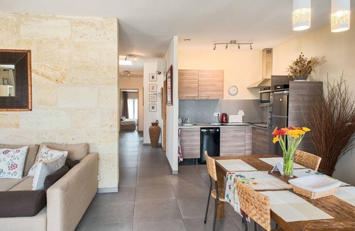 Bordeaux Apartment | Historic center, a terrace over the city and the river, lift, A/C, parking.