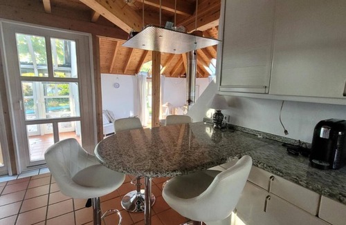 Gemarkung Stockhausen House | Holiday Home 'Lichtdurchflutetes Architektenhaus' with Mountain View, Terrace and Wi-Fi