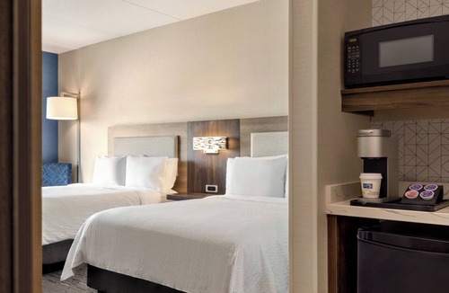 Strathroy Hotel | Holiday Inn Express Strathroy by IHG