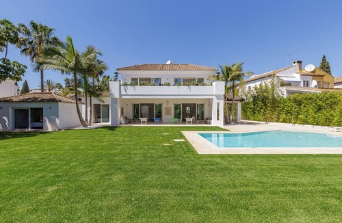 Guadalmina House | 'Holiday Villa for Rent in Marbella' close to the Sea with Pool & Wi-Fi