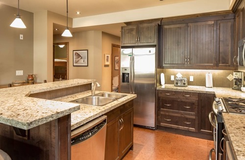 Rossland Condo | Hot tub with Mountain View, Quick Walk to Lifts!