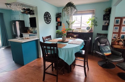 Aylmer House | Indoor pool, hottub & video game room, near beach
