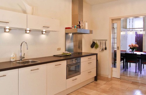Oranjebuurt Apartment | Kingsize ground floor apartment nearby Park and City, 2nd home away from home