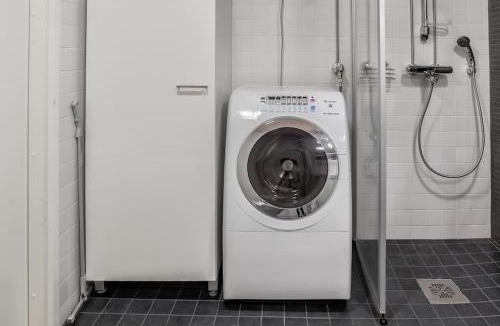 Keskinen District Apartment | Kotimaailma - Avara ja valoisa kolmio saunalla lähellä Helsingin keskustaa
