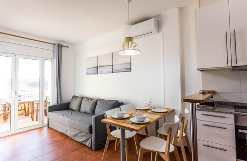 L'Escala Apartment | L'escala: Apartment AT THE SEASIDE