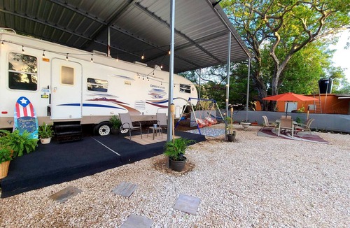 La Parguera House | La Parguera, precioso , privado y comodo trailer se alquila, cerca de todo