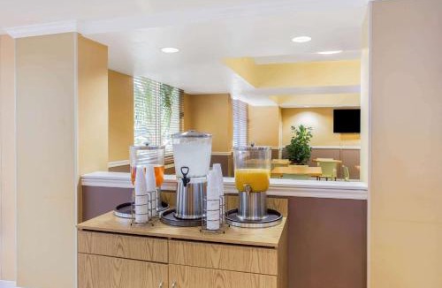 North Trail Hotel | La Quinta by Wyndham Sarasota Downtown