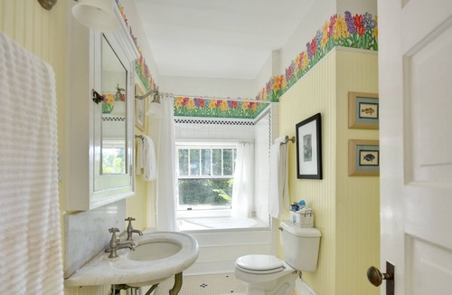 Oconomowoc House | Lake Country Retreat- 35 Minutes from Democratic Convention in Milwaukee