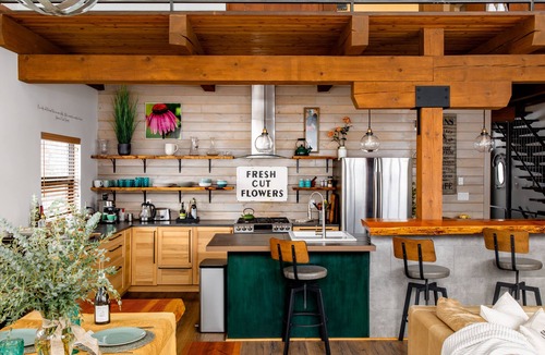 Nelson House | Lamplighter Grand Loft - contemporary open design & walk anywhere!