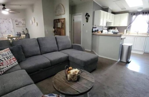 Los Alamos House | Lazy Dayz Retreat