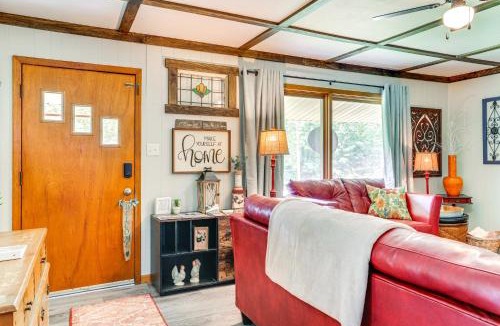 Hardy House | Less Than half Mi to Lake Secluded Gem in Cherokee Village