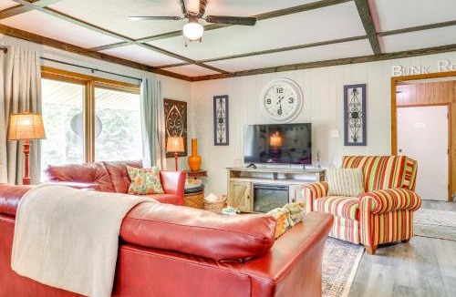Hardy House | Less Than half Mi to Lake Secluded Gem in Cherokee Village