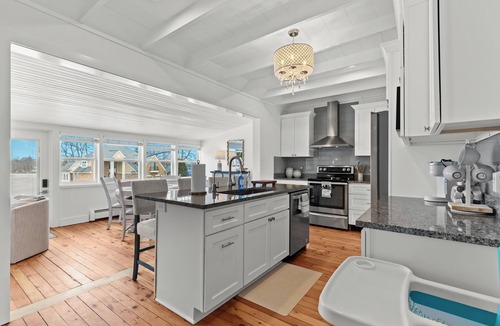 Lake Orion House | Lily of the Valley Cottage ~ Cozy Lake Orion Gem