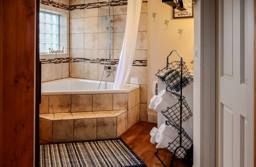 Logan Cabin | Lodge ∙ 1 bedroom ∙ 2 guests