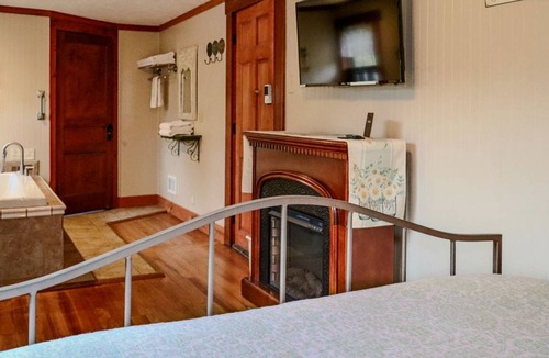 Logan Cabin | Lodge ∙ 1 bedroom ∙ 2 guests