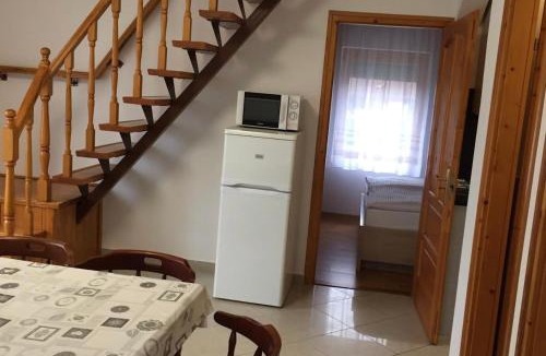 Harkany House | Lomb Nyaraló