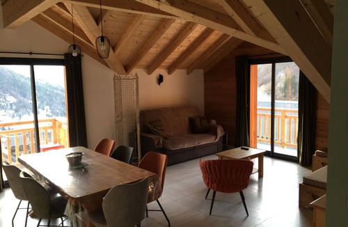 Vaujany Ski Chalet | Luxury apartment close to all amenities