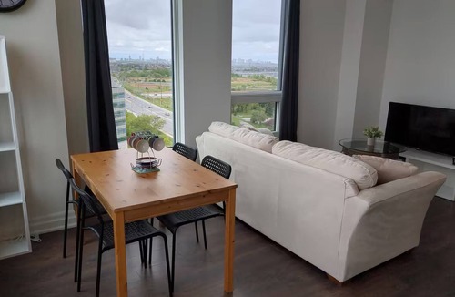 Markham Apartment | Luxury Corner View Penthouse Downtown Markham