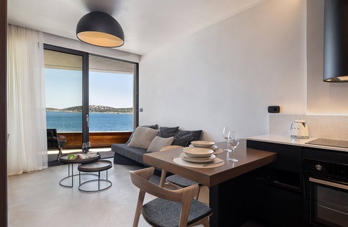 Agios Nikolaos Town Apartment | Luxury Seaside Suite, Seannamon 2