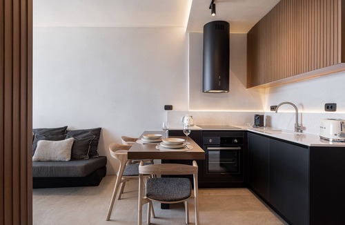 Agios Nikolaos Town Apartment | Luxury Seaside Suite, Seannamon 2