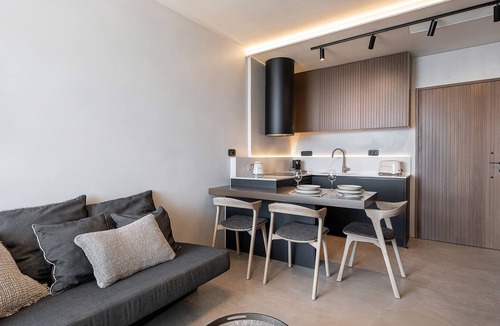 Agios Nikolaos Town Apartment | Luxury Seaside Suite, Seannamon 2