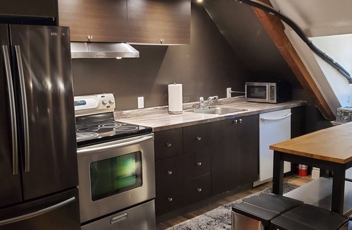 Old Montreal House | Maison des Patriotes 7 bedrooms 8-20 guests in the ❤ of old Montréal