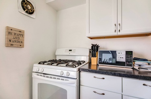 Menomonee Falls Condo | Menomonee Falls Condo 12 Mi to Lake Michigan!